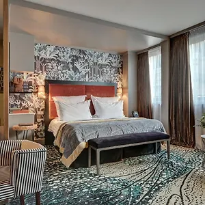 Otel The One Alma, Paris